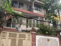Nhà kiểu biệt thự hẻm D2 2 Lầu ST DT: 7*20m có sân rộng Nhà kiểu biệt thự hẻm D2 2 Lầu ST DT: 7*20m có sân rộng