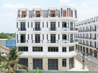 Nhà 1 trệt 4 lầu có thang máy đường 12m sổ hổng riêng