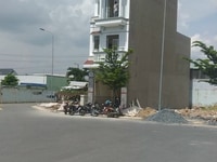 Cần bán nhà tại Bình Dương. Nhà gồm 1 trệt 2 lầu . Dọn vào ở ngay. Cần bán nhà tại Bình Dương. Nhà gồm 1 trệt 2 lầu . Dọn vào ở ngay.