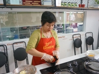 Cần tuyển 1 giúp việc nhà 1 giữ em bé 1 chăm người già bao ăn ở lại Cần tuyển 1 giúp việc nhà 1 giữ em bé 1 chăm người già bao ăn ở lại