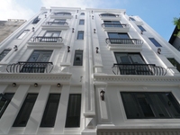 Bán nhà mới xây có thang máy hẻm đối diện White Palace