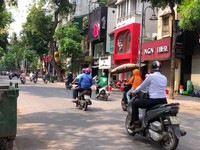 Cho thuê Shop đẹp mặt phố Bà Triệu, mặt tiền 6,5m, 200 m2 sàn