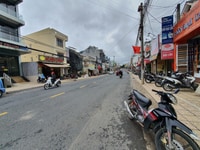 Bán nhà mặt tiền đường ngay ngã 5 đại học Bán nhà mặt tiền đường ngay ngã 5 đại học
