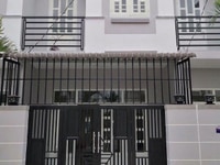 Bán nhà 1 trệt 1 lầu hẻm đasu đường Bà Triệu hướng Đông Nam. Bán nhà 1 trệt 1 lầu hẻm đasu đường Bà Triệu hướng Đông Nam.