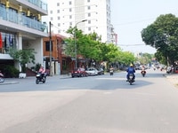 Cần bán căn nhà mặt tiền đường Bà Triệu, ngay trung tâm TP Huế. Cần bán căn nhà mặt tiền đường Bà Triệu, ngay trung tâm TP Huế.