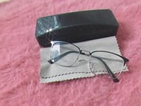 Kính form vuông có thể thay tròng cận Kính form vuông có thể thay tròng cận
