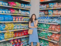 Chị cần gấp người phụ chị bán hàng không cần ngoại hình, vui vẻ Chị cần gấp người phụ chị bán hàng không cần ngoại hình, vui vẻ