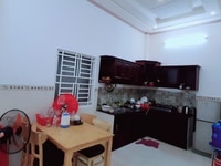 Nhà gồm : 1 bếp, 1 phòng khách, 2 WC , 3 phòng ngủ.... Hướng : Tây bắc Nhà gồm : 1 bếp, 1 phòng khách, 2 WC , 3 phòng ngủ.... Hướng : Tây bắc