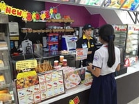 Tuyển nhân viên bán hàng, tư vấn sản phẩm. Ưu tiên người lớn tuổi Tuyển nhân viên bán hàng, tư vấn sản phẩm. Ưu tiên người lớn tuổi