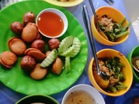 Cần 1 tạp vụ vui vẻ siêng năng làm việc lâu dài Cần 1 tạp vụ vui vẻ siêng năng làm việc lâu dài