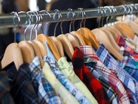 Tìm gấp 2 bạn phụ dịp tết cho quầy quần áo Tìm gấp 2 bạn phụ dịp tết cho quầy quần áo