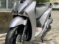 Cần bán SH Việt 150 ABS 12/2017 màu bạc đen quá mới. Cần bán SH Việt 150 ABS 12/2017 màu bạc đen quá mới.