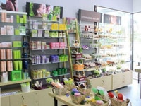Shop Mỹ Phẩm tuyển nhân viên bán và tư vấn sản phẩm Shop Mỹ Phẩm tuyển nhân viên bán và tư vấn sản phẩm