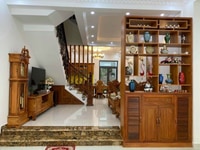 Nhà tôi cần 1 người chăm mẹ, 1 người chăm con và 1 người làm việc nhà Nhà tôi cần 1 người chăm mẹ, 1 người chăm con và 1 người làm việc nhà