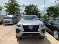 Fortuner 2.4G màu bạc máy dầu, số sàn giao ngay Fortuner 2.4G màu bạc máy dầu, số sàn giao ngay