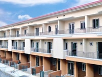 Nằm trên trực đường chính ra Khu nghỉ dưỡng quốc tế Nằm trên trực đường chính ra Khu nghỉ dưỡng quốc tế