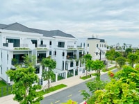 Nhà Phố Đối Diện Quận 9 8x20 3PN Trả trước 50% Nhà Phố Đối Diện Quận 9 8x20 3PN Trả trước 50%