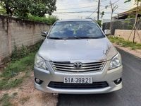 Toyota Innova 2.0E 2013 . Toyota Innova 2.0E 2013 .