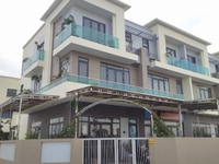 Nằm trong trung tâm vùng thủ đô, kinh doanh sầm uất Nằm trong trung tâm vùng thủ đô, kinh doanh sầm uất