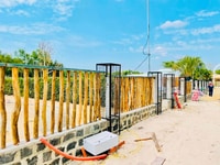 Nhà 2 mặt tiền đường xe hơi thông thoáng, gần chợ, bệnh viện. Nhà 2 mặt tiền đường xe hơi thông thoáng, gần chợ, bệnh viện.