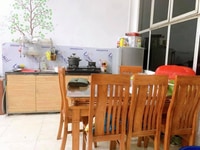 Mặt ngõ thông, gần hồ, ô tô vào nhà, kinh doanh sầm uất.