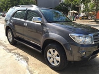 Nhà cần bán Toyota Fortuner 2011, tự động, máy xăng, hai cầu, màu xám Nhà cần bán Toyota Fortuner 2011, tự động, máy xăng, hai cầu, màu xám