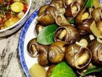 Tuyển gấp 1 cô chăm sóc bà, Bà 60 tuổi . Chỉ chăm sóc bà làm ăn ở lại Tuyển gấp 1 cô chăm sóc bà, Bà 60 tuổi . Chỉ chăm sóc bà làm ăn ở lại