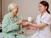 Gia đình tôi đang cần tuyển người giúp việc chu đáo và siêng năng Gia đình tôi đang cần tuyển người giúp việc chu đáo và siêng năng