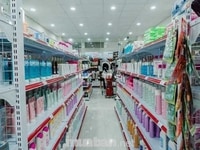 Tuyển nhân viên nữ bán hàng tại cửa hàng tiện lợi. Tuyển nhân viên nữ bán hàng tại cửa hàng tiện lợi.