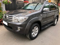 Nhà cần bán Toyota Fortuner 2011, tự động, máy xăng, hai cầu, màu xám Nhà cần bán Toyota Fortuner 2011, tự động, máy xăng, hai cầu, màu xám