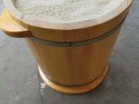 Thùng đựng gạo gỗ Thông 30 kg. Thùng đựng gạo gỗ Thông 30 kg.