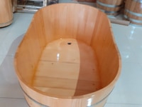 Bồn Tắm Gỗ Thông Hình Bầu DỤC. Bồn Tắm Gỗ Thông Hình Bầu DỤC.
