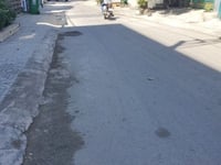 Cần bán gấp căn nhà mặt tiền Nguyễn Văn Quỳ, Quận 7, 8.6x12m, sổ riêng