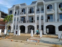 Ban nhà 1 trệt, 2 lầu đã có sổ hồng riêng Ban nhà 1 trệt, 2 lầu đã có sổ hồng riêng