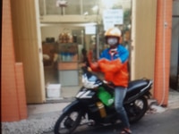 Cửa hàng hóa mỹ phẩm cần tuyển 3 nhân viên Cửa hàng hóa mỹ phẩm cần tuyển 3 nhân viên