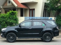 Fortuner 2016 Số sàn máy dầu 30/5 số màu đen Fortuner 2016 Số sàn máy dầu 30/5 số màu đen