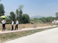 Nhà tôi 3 đời làm nông ,đến đời tôi đi bán đất Nhà tôi 3 đời làm nông ,đến đời tôi đi bán đất