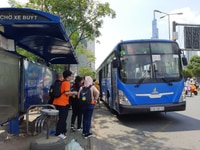 Chúng tôi cần tuyển nam nữ bán vé xe puýt đi làm ngay- bao ăn ở Chúng tôi cần tuyển nam nữ bán vé xe puýt đi làm ngay- bao ăn ở