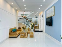 Nhà đẹp 2 tầng. Hẻm xe hơi. 42 mét đất. Full nội thất.