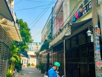 Nhà mặt tiền hẻm đường thông giá rẻ Nhà mặt tiền hẻm đường thông giá rẻ