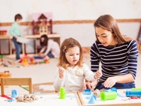 Gia đình tôi đang cần tuyển người giúp việc chu đáo và siêng năng Gia đình tôi đang cần tuyển người giúp việc chu đáo và siêng năng