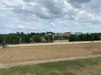 Bán 1 mẫu (10.000m2) đất nhà, SHR, ngay ngã 3 chợ, đường thông Bán 1 mẫu (10.000m2) đất nhà, SHR, ngay ngã 3 chợ, đường thông