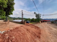 Bán mảnh đất bám mặt đường đang làm đi vào khu du lịch rừng thông bản Bán mảnh đất bám mặt đường đang làm đi vào khu du lịch rừng thông bản