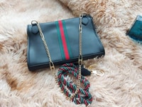 Ví Clutch Gucci cầm tay, đeo vai màu đen nhám Ví Clutch Gucci cầm tay, đeo vai màu đen nhám