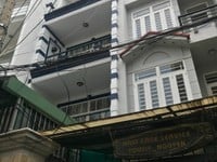 Cho thuê nhà nguyên căn hẻm 88 Đào Duy Anh. DT:4x18m, 1 trệt 3 lầu