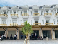 Nhà phố mặt tiền kinh doanh ngay trng tâm thành phố Dĩ An. Nhà phố mặt tiền kinh doanh ngay trng tâm thành phố Dĩ An.