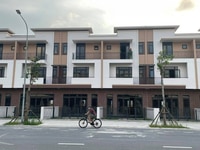Bán nhà 3 tầng - gần kcn và nơi chuyên gia nước ngoài sinh sống Bán nhà 3 tầng - gần kcn và nơi chuyên gia nước ngoài sinh sống