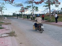 Đất nền mặt tiền Chợ Thạnh Phú giá rẻ, không cần thương lượng. Đất nền mặt tiền Chợ Thạnh Phú giá rẻ, không cần thương lượng.