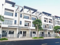 Nhà 4 tầng trong KDC cao cấp tại trung tâm Bến Lức Nhà 4 tầng trong KDC cao cấp tại trung tâm Bến Lức