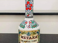 Gốm sứ ngũ sắc rất đẹp . Vỏ chai Metaxa thủ công rất tỉ mỉ đẹp . Gốm sứ ngũ sắc rất đẹp . Vỏ chai Metaxa thủ công rất tỉ mỉ đẹp .